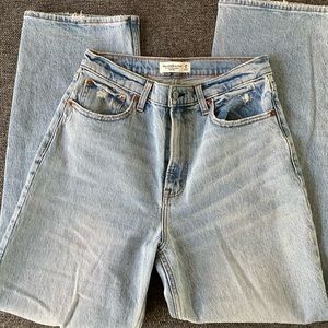 Abercrombie High Rise 90s Relaxed Jean